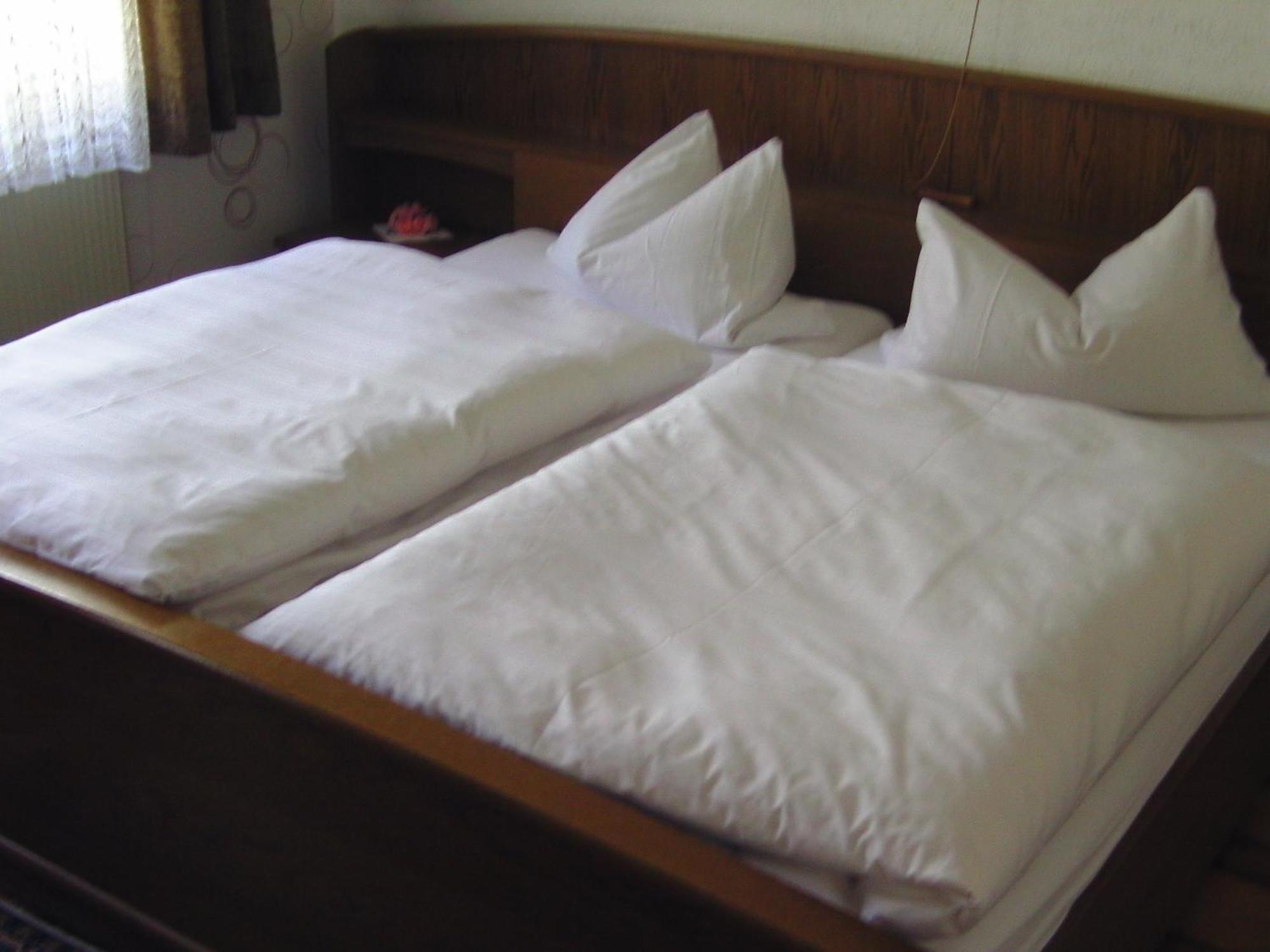 Hotel Zur Guten Quelle Selters  Buitenkant foto