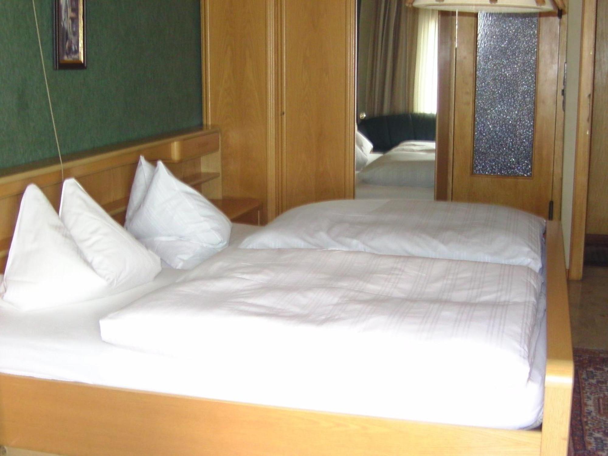 Hotel Zur Guten Quelle Selters  Buitenkant foto
